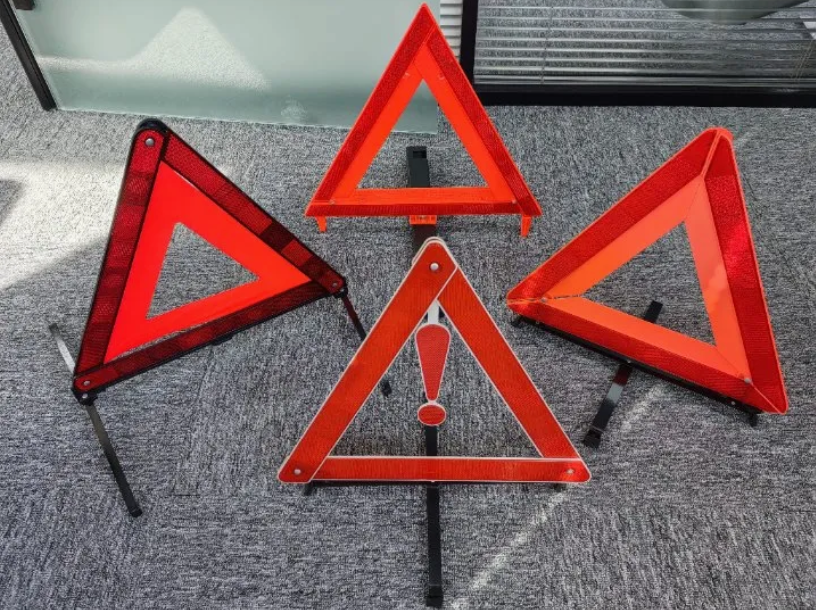 Foldable Reflective Emergency Warning Triangle — view 2